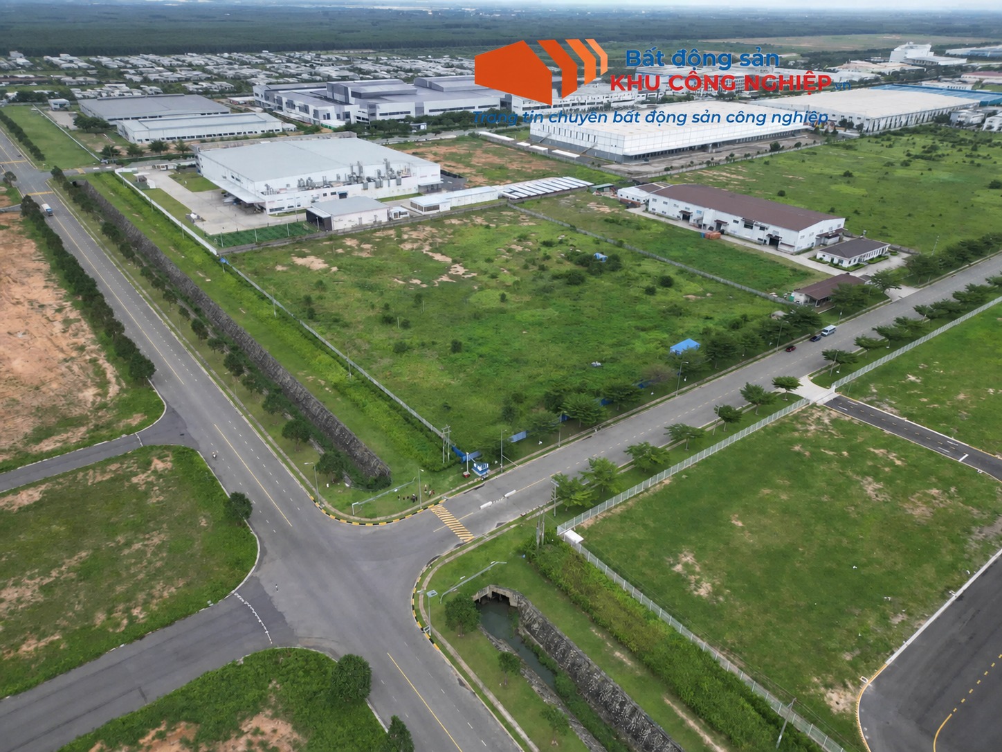 Bán 30,000 m2 đất công nghiệp trong Visip II, Tân Uyên, Bình Dương