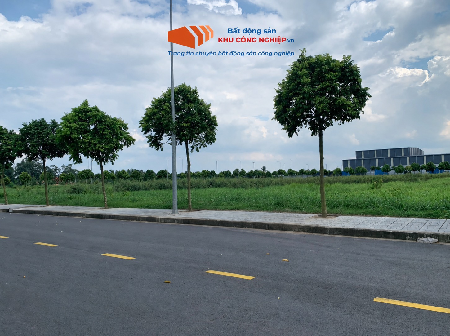 Bán 82,000 m2 đất công nghiệp 3 mặt tiền trong KCN Mỹ Phước 3, Bến Cát, Bình Dương