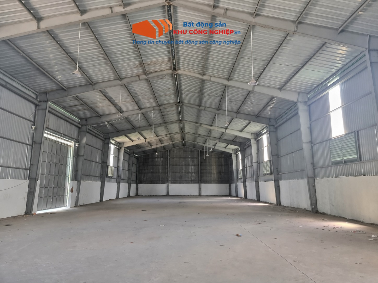 Bán nhà xưởng 1680m2 mặt tiền đường Kênh A huyện Bình Chánh